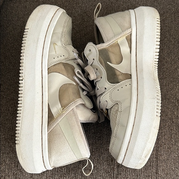 Nike Cream and White Casual platform Sneakers 7.5 - Picture 1 of 6